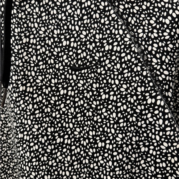 Nike Women's Therma Fit Fleece Lined Hoodie w Front Pocket Size M Petal Pattern - Picture 2 of 12